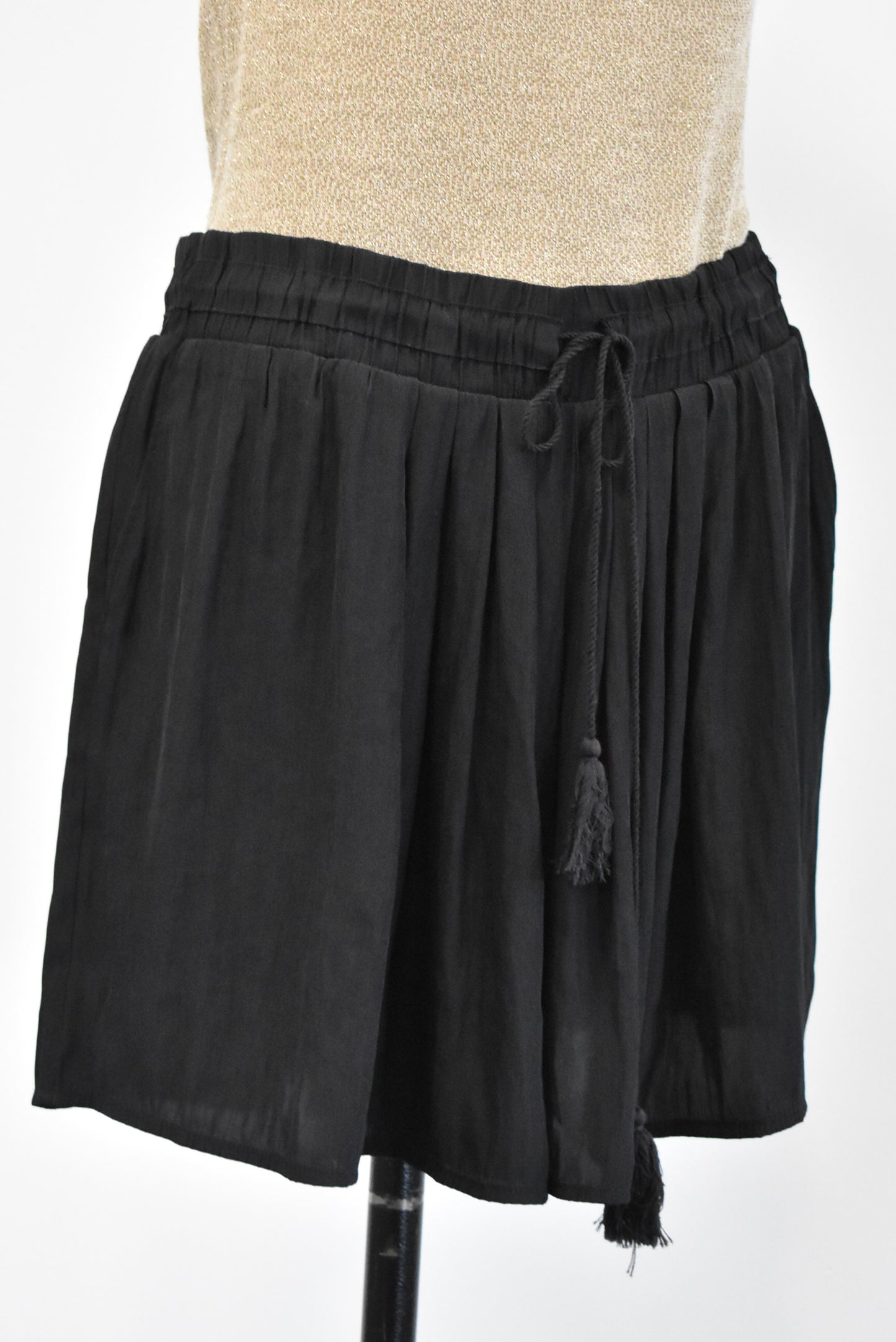 Country Road black shorts, 10