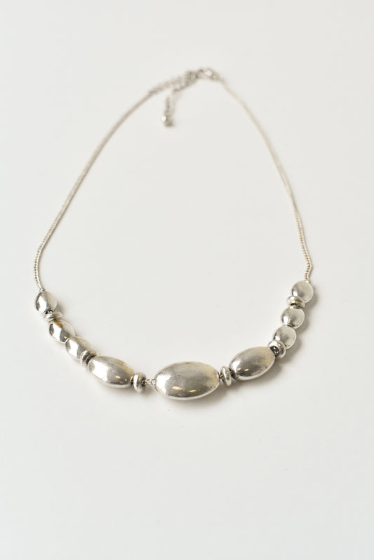 Silver oval beads necklace