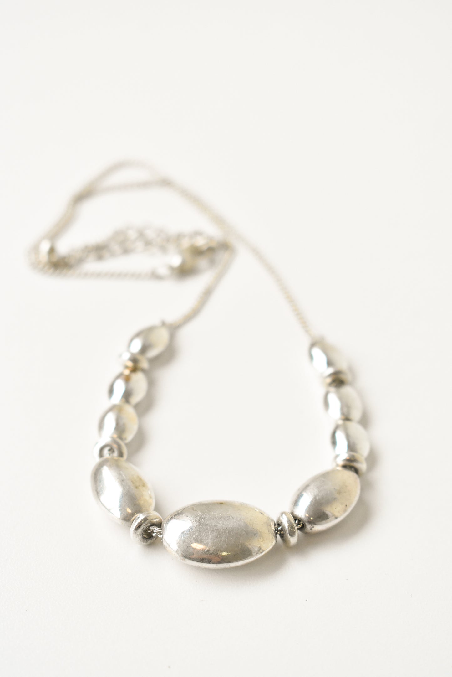 Silver oval beads necklace