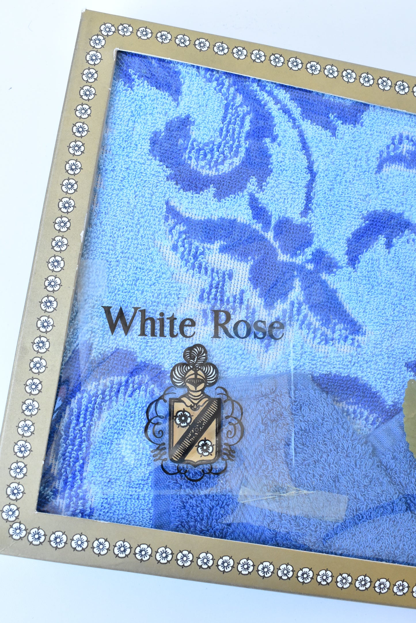 White Rose bath towel and face cloth gift set in box