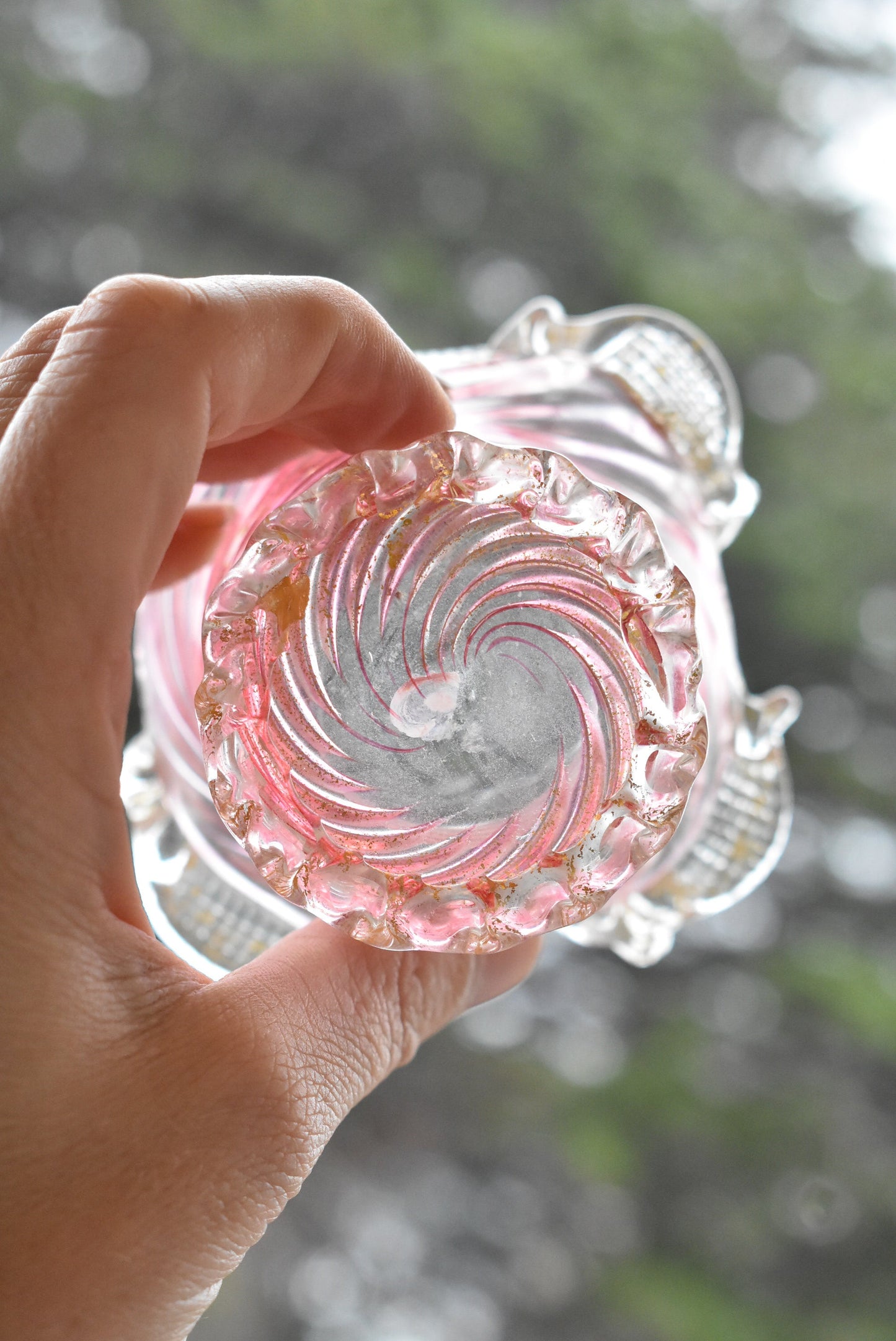 Vintage swirl ribbed little glass vase