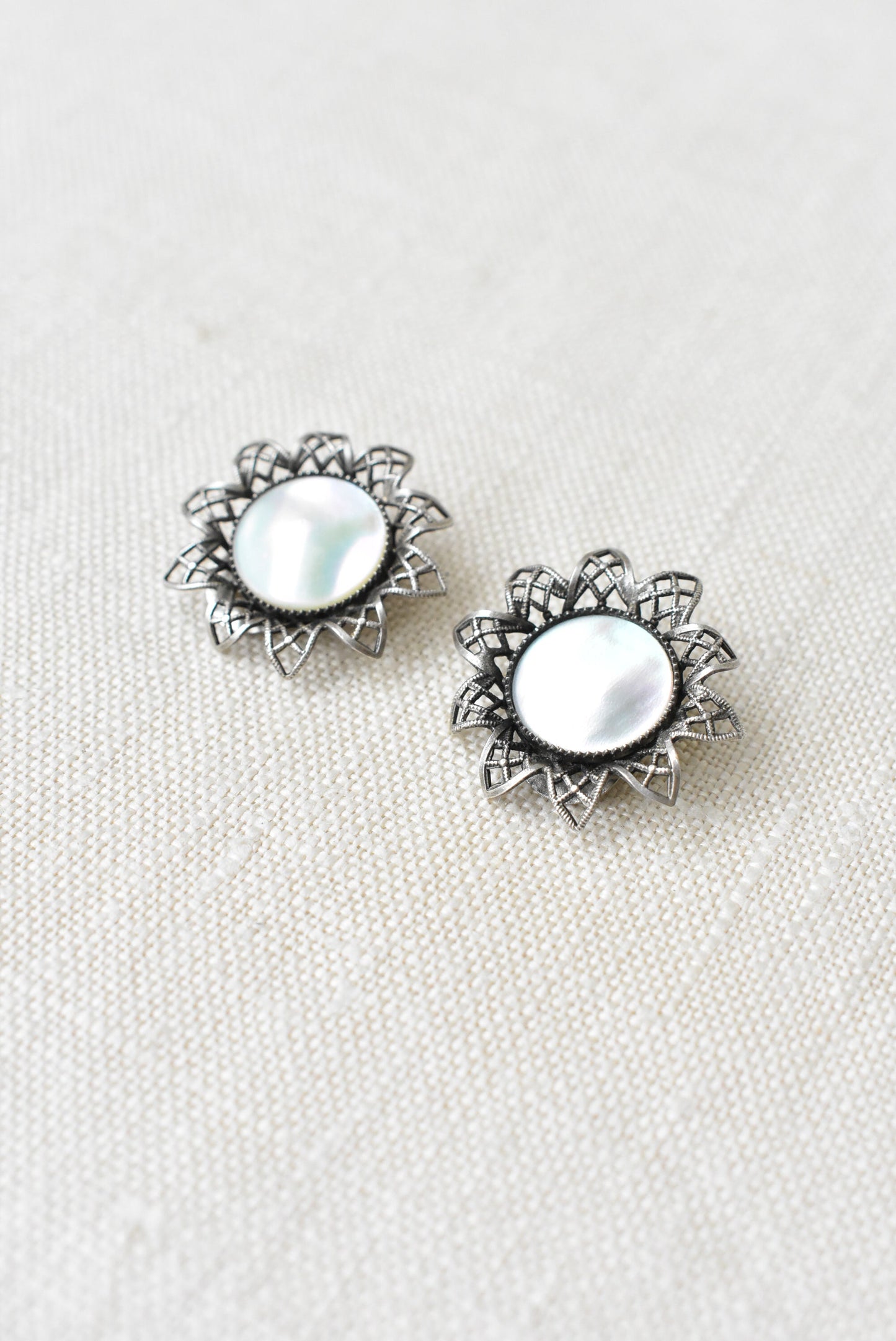 Vintage pearlescent flower clip-on earrings