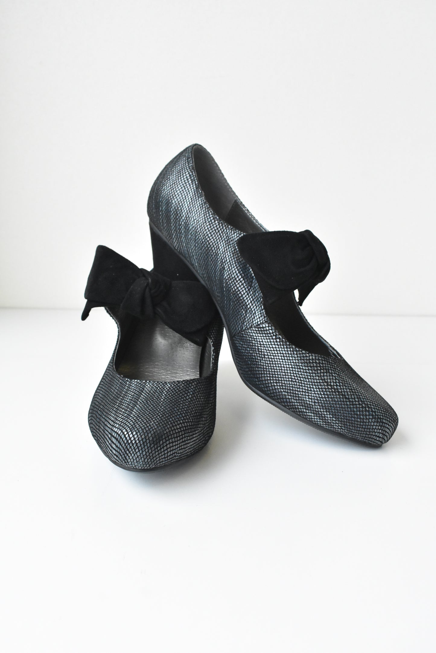 NEW Bresley suede bow shoes, 39