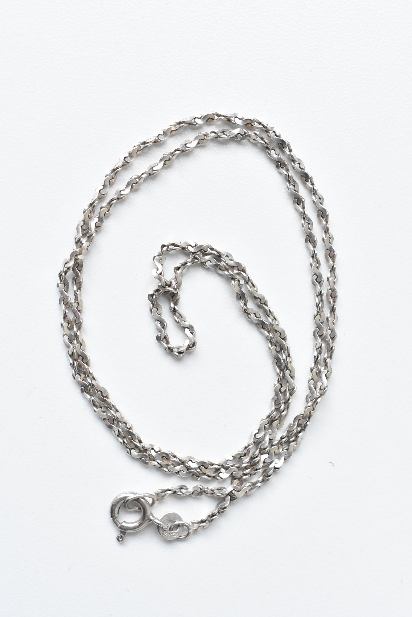 Silver twisted chain