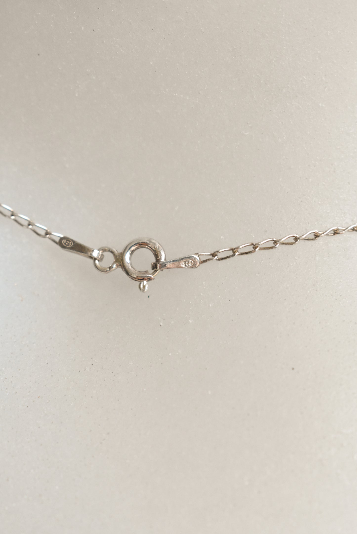 Delicate disc on silver chain 925