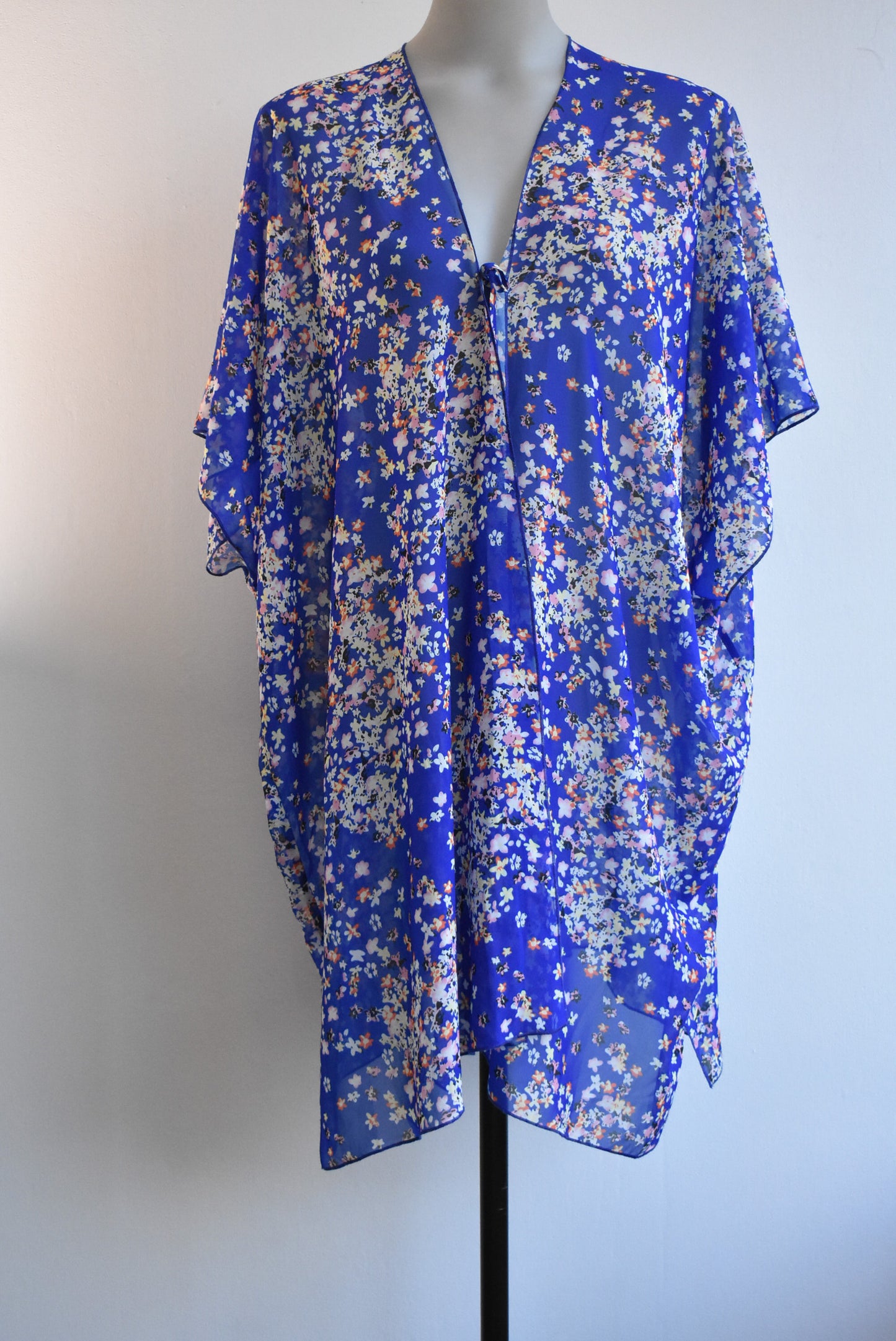Tuesday blue floral drape top, size M