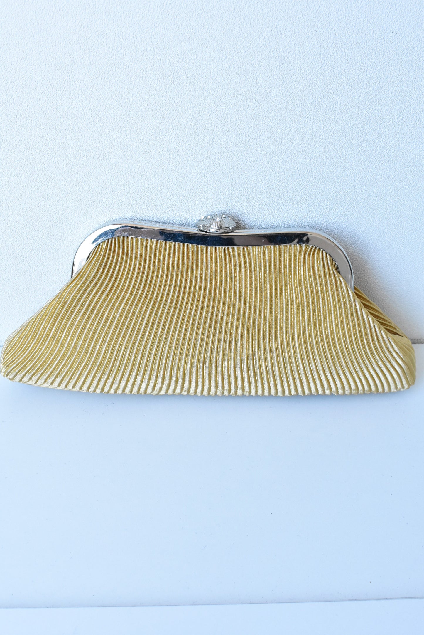 Bijoux Terner shell clasp golden fabric clutch bag