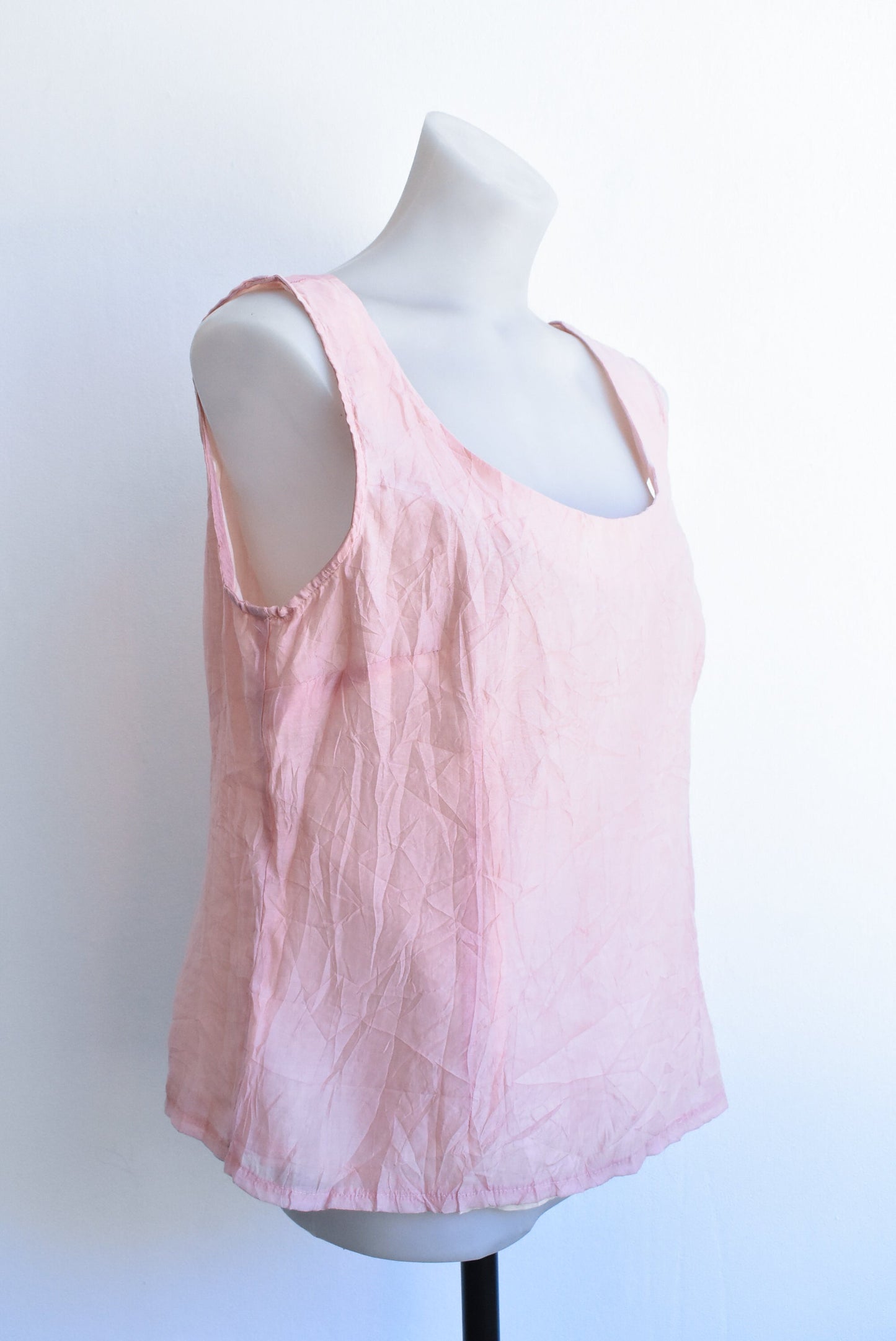 Lisa Law crinkly pink sleeveless top NEW, size M