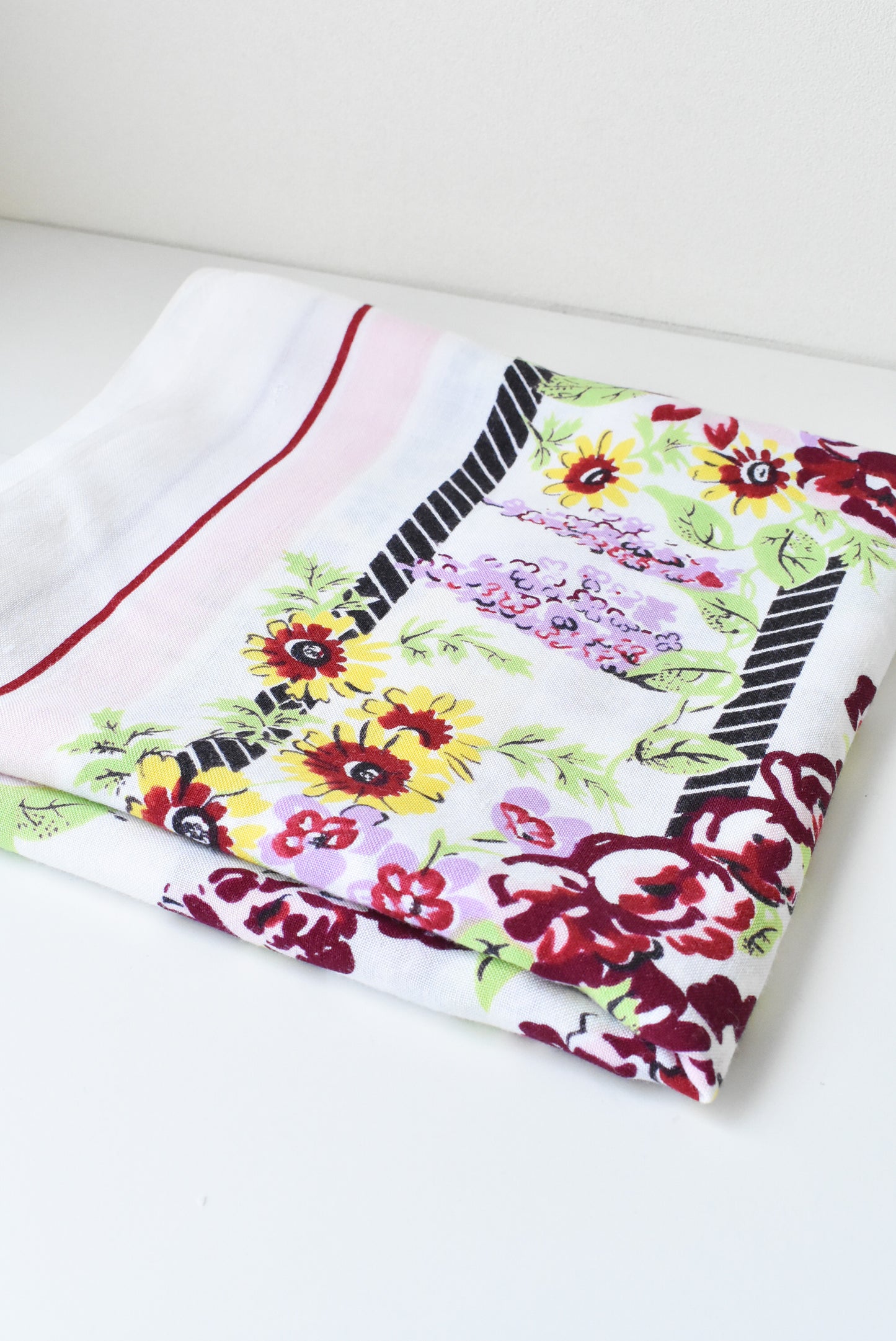 Retro white and maroon floral tablecloth