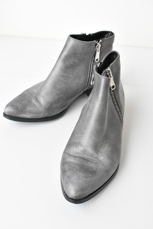 Grey leather ankle boots Size 37