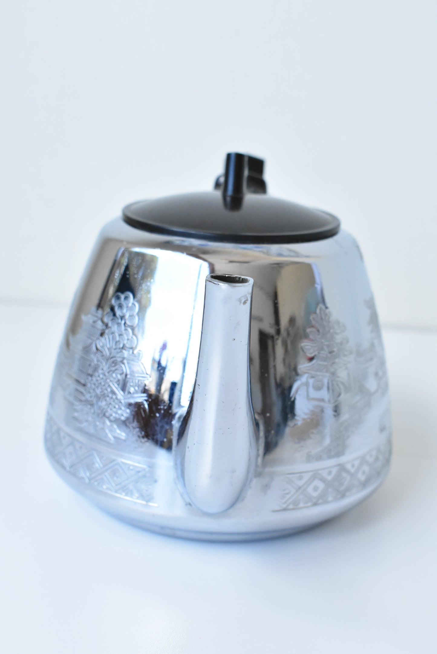 Swan Brand decorative tea pot