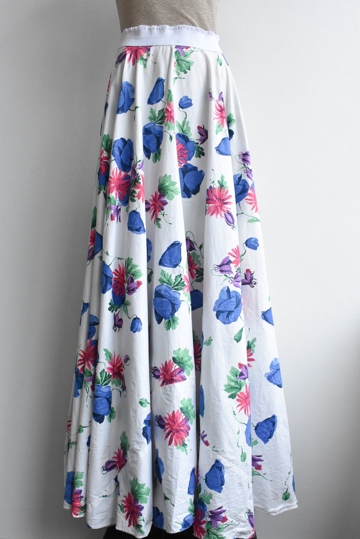 Vintage floral maxi-skirt, size S