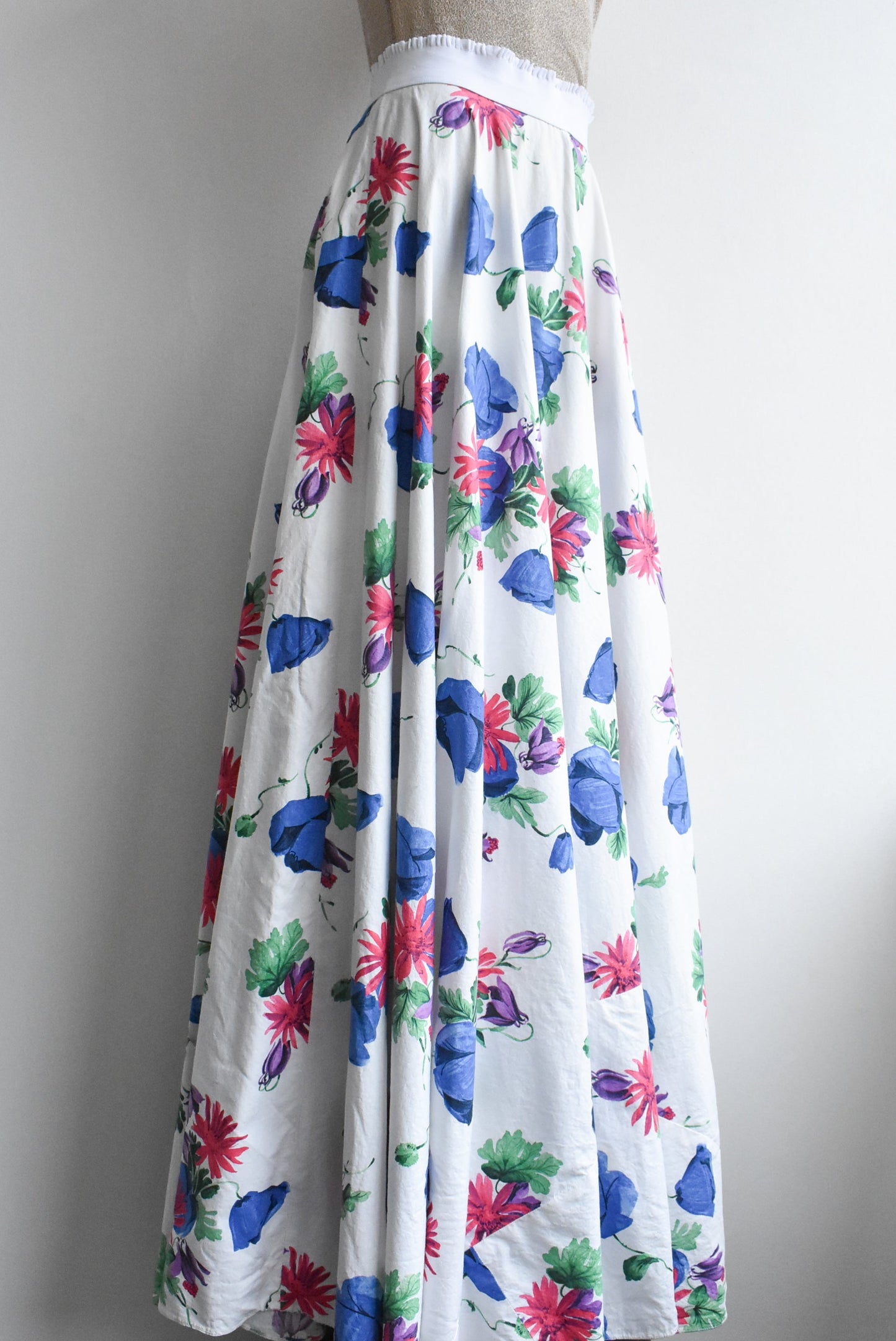 Vintage floral maxi-skirt, size S