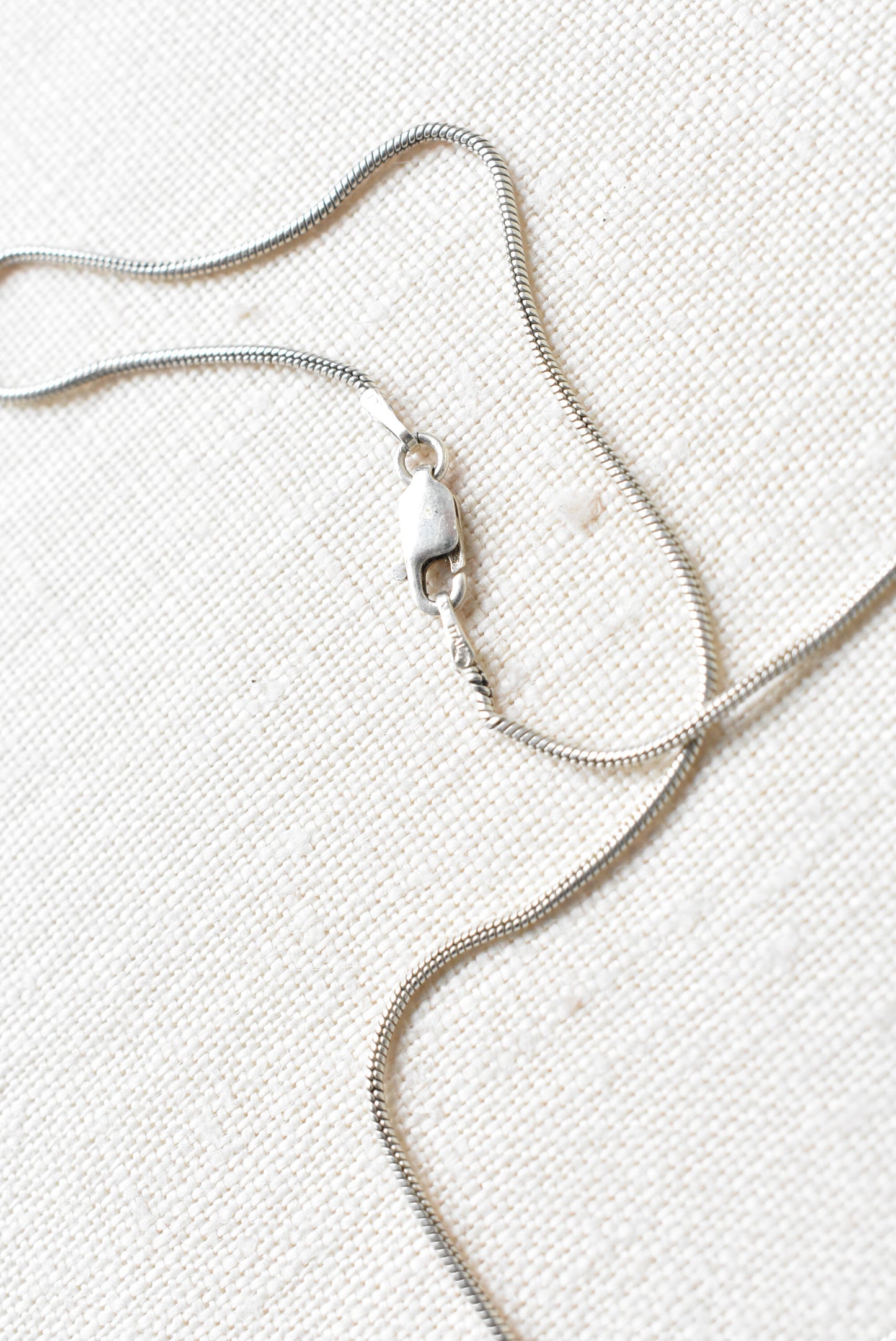 Sterling silver curving pendant necklace