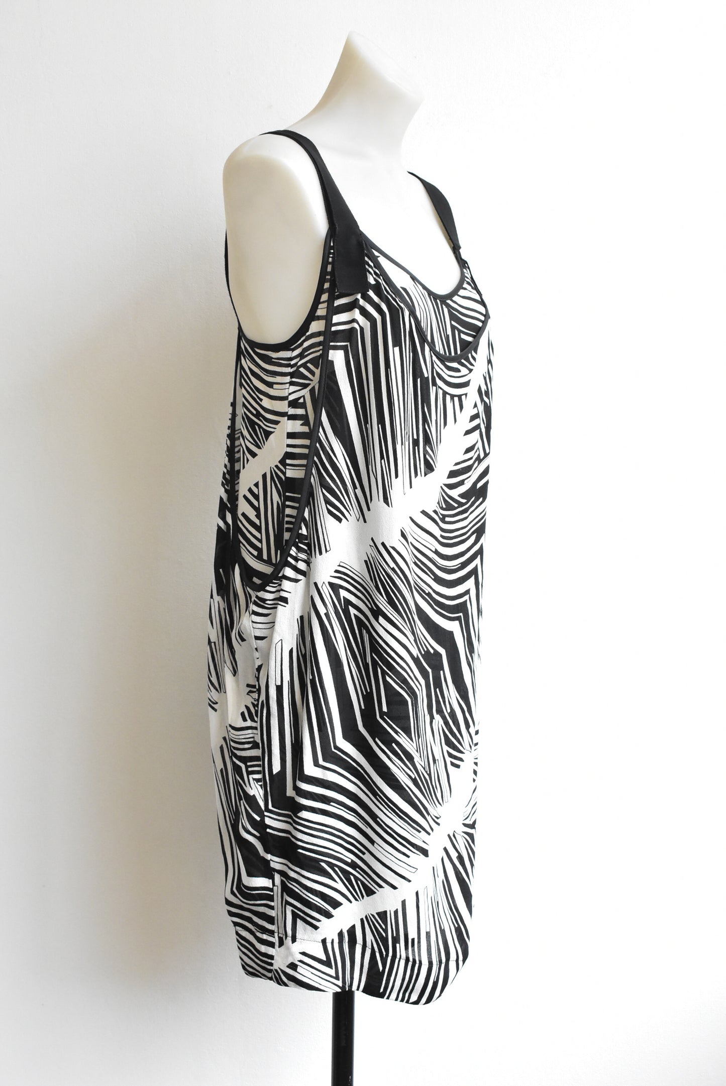 Cue black & white double-layered dress, size 10