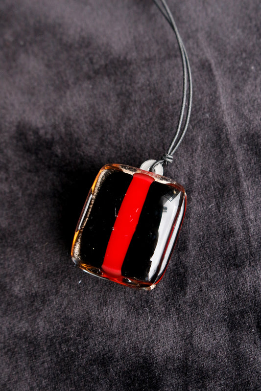 Pendant - black with red stripe