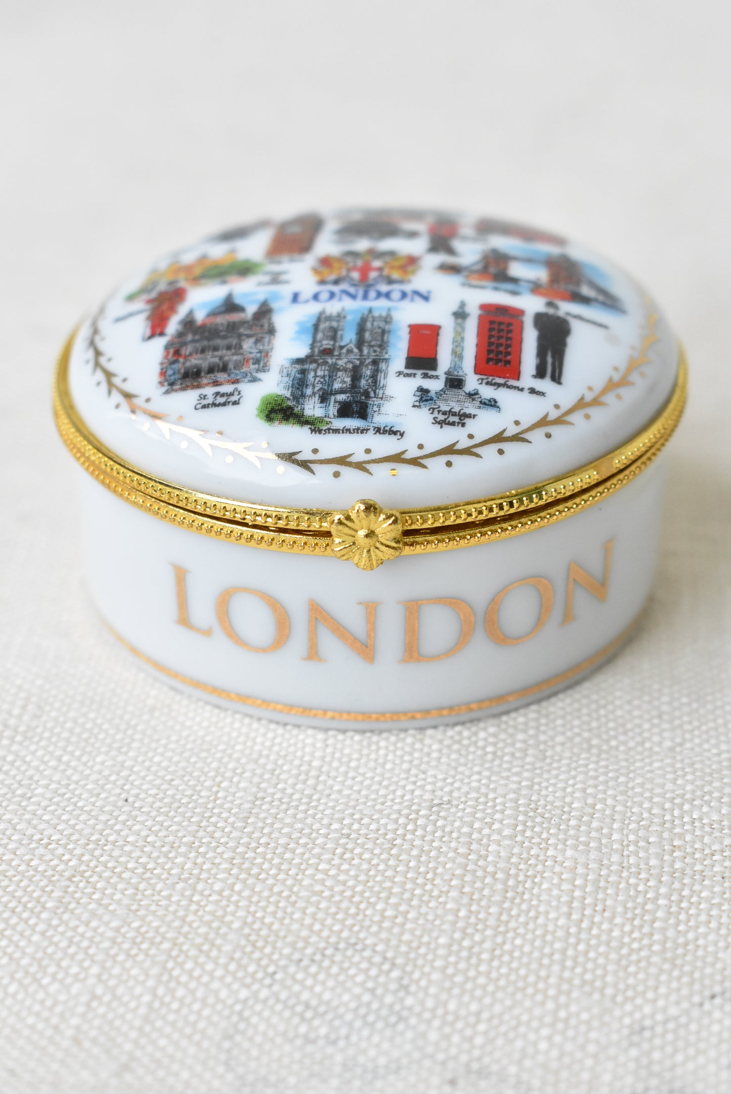 London porcelain trinket box