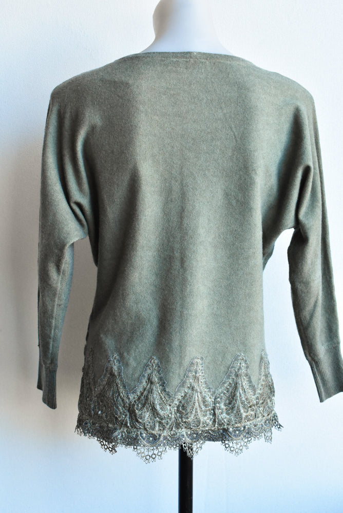 Green wool-blend lace-fringed top, M