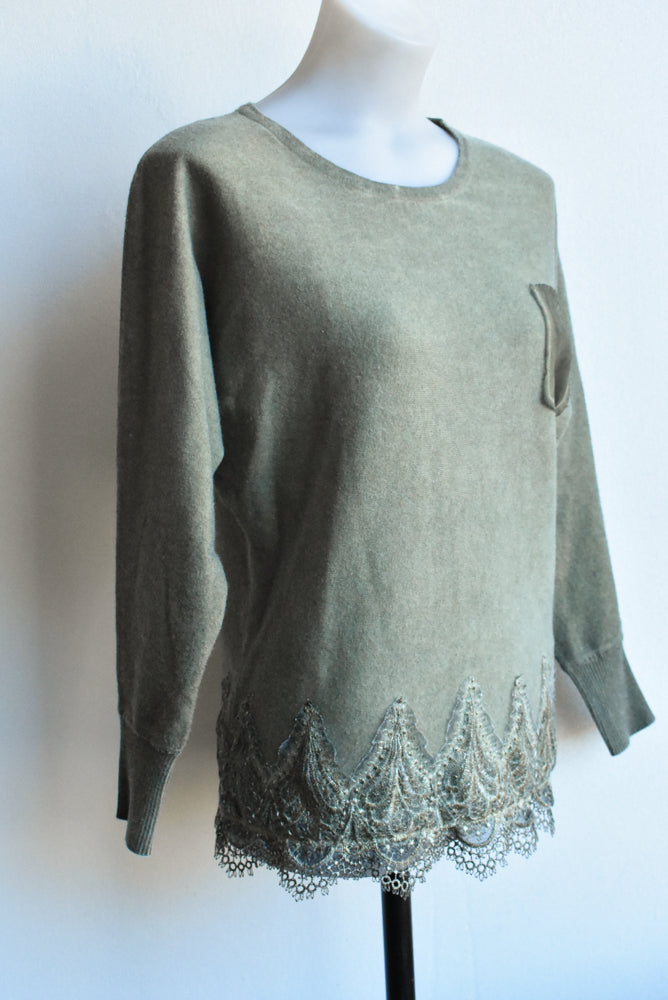 Green wool-blend lace-fringed top, M