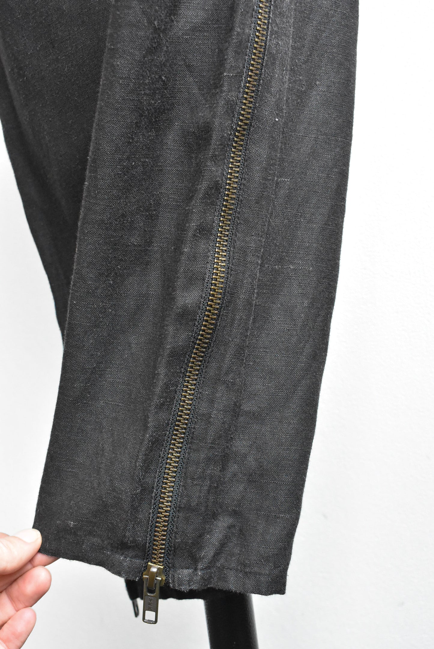 Turet Knuefermann linen-blend black trousers, size M