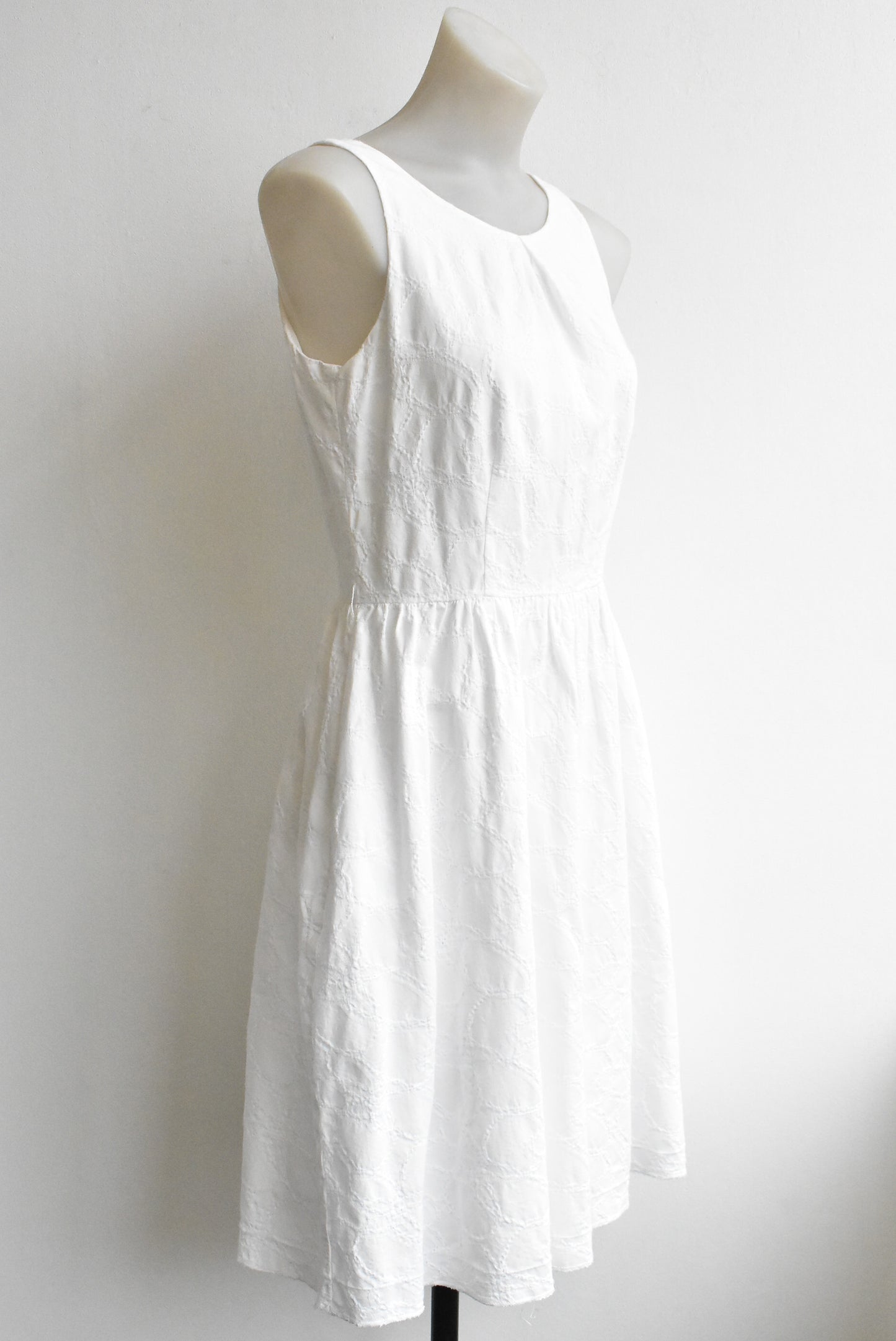 Veronika Maine embroidered white dress with pockets, size 8