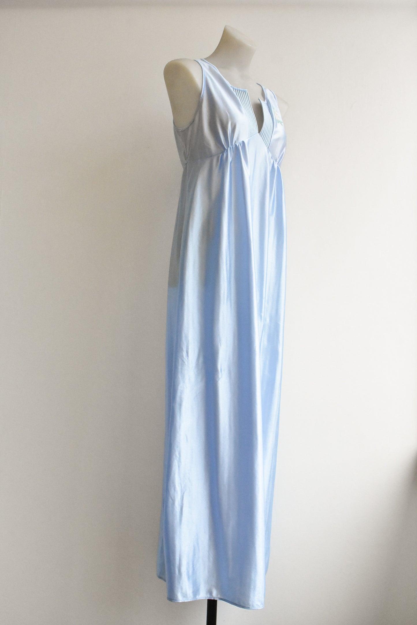 Vintage pale blue nightgown, M