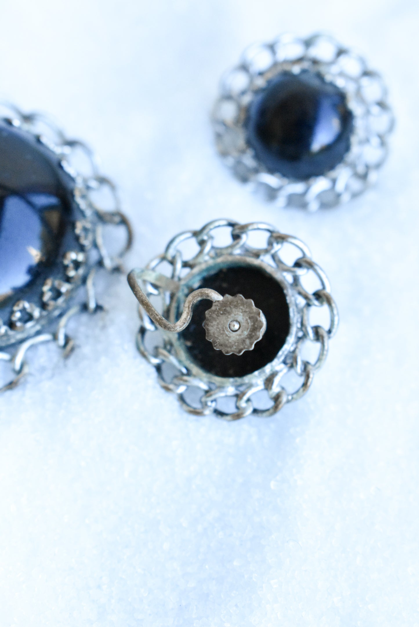 Black and steel brooch + screw-in earrings set