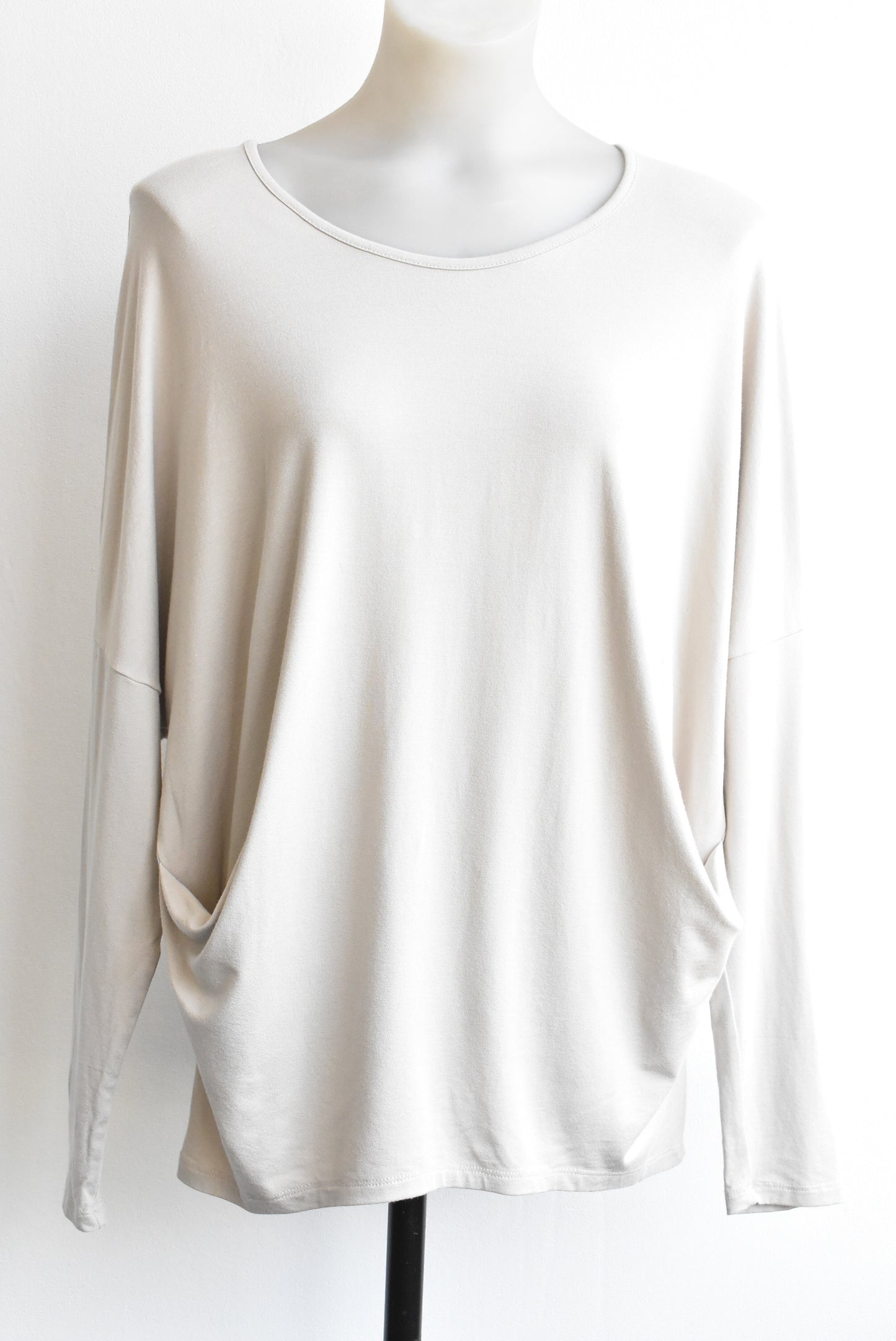 Relaxed side-tuck dolman sleeved grey top, size L
