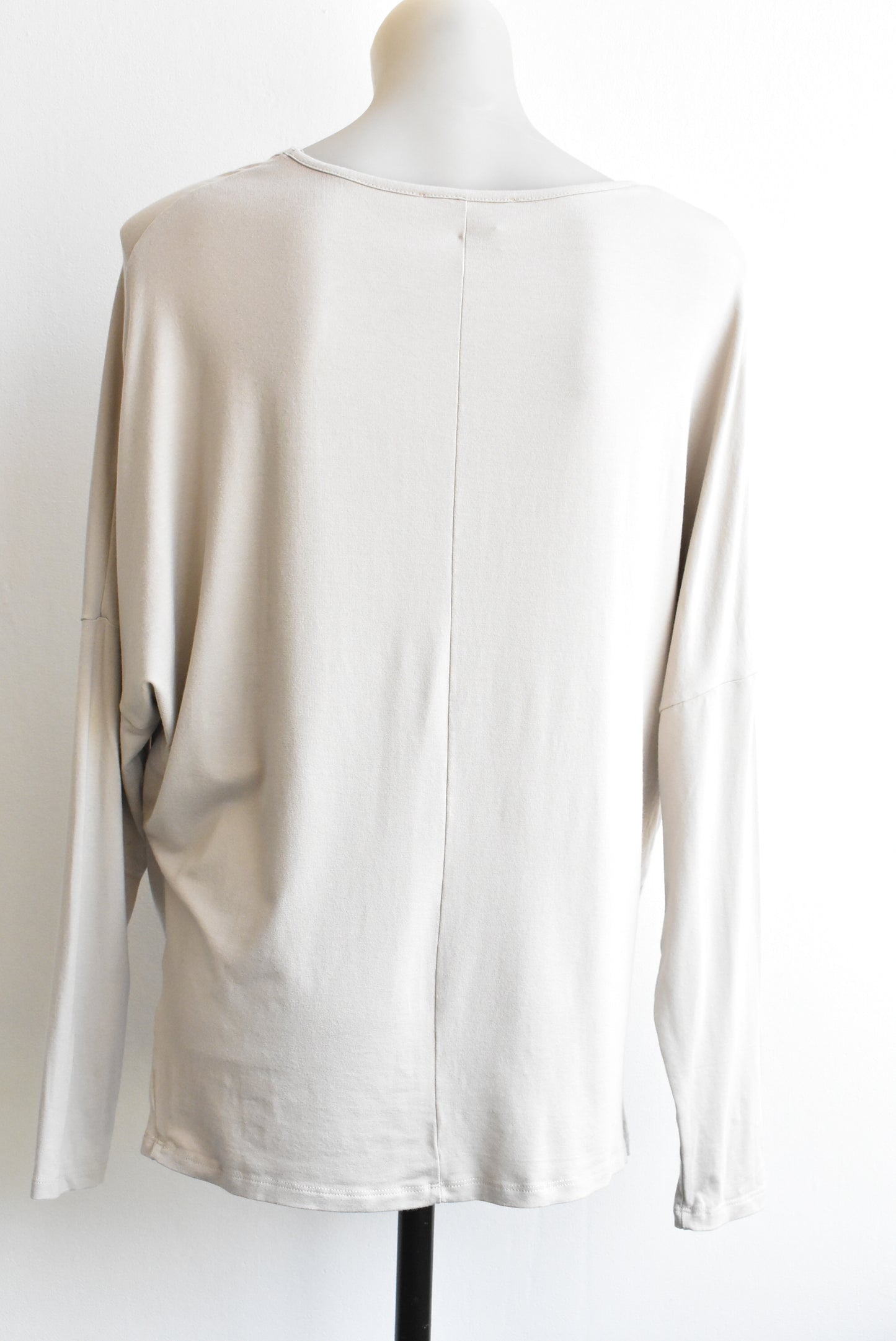 Relaxed side-tuck dolman sleeved grey top, size L