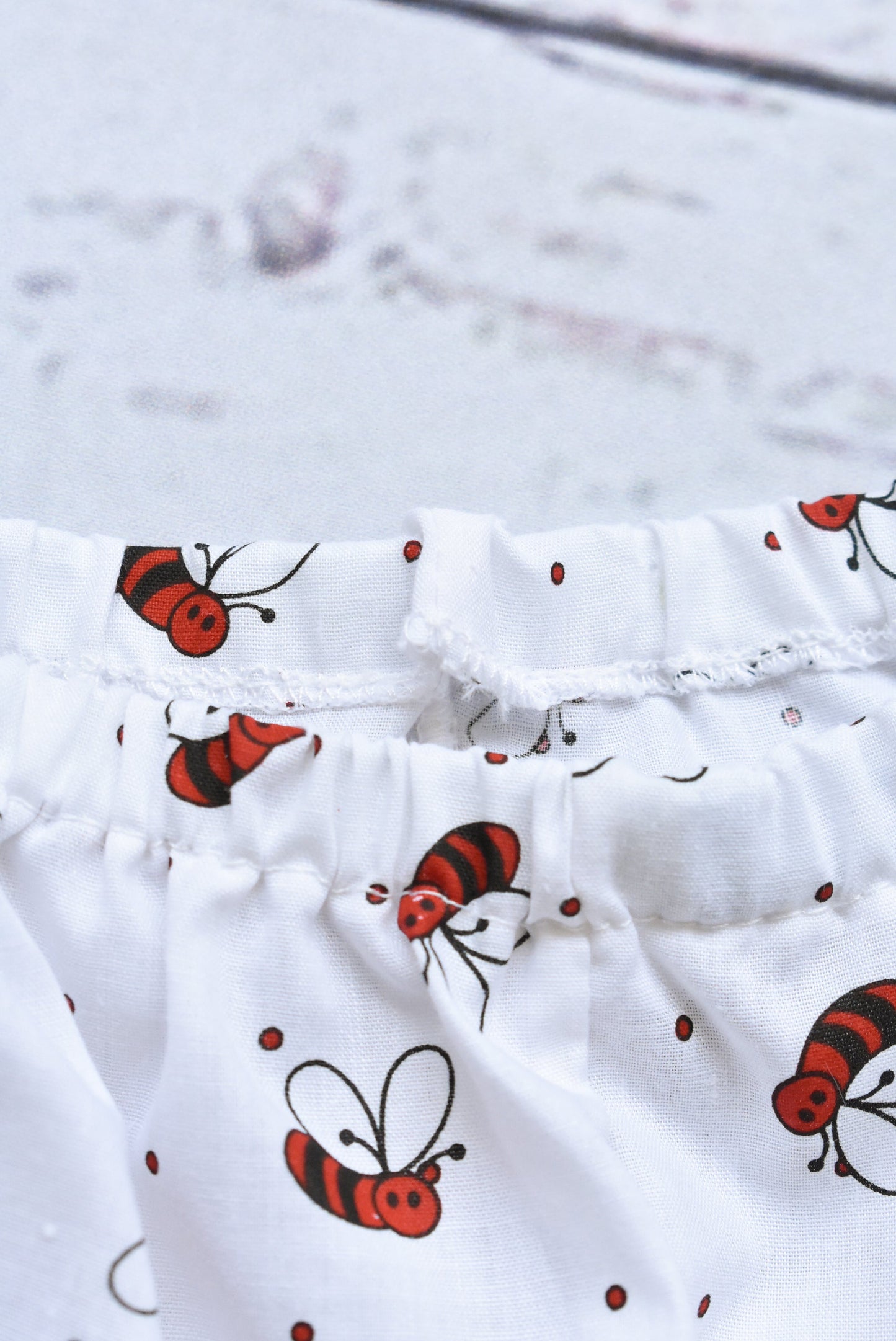 Red bumblebee patterned kids set