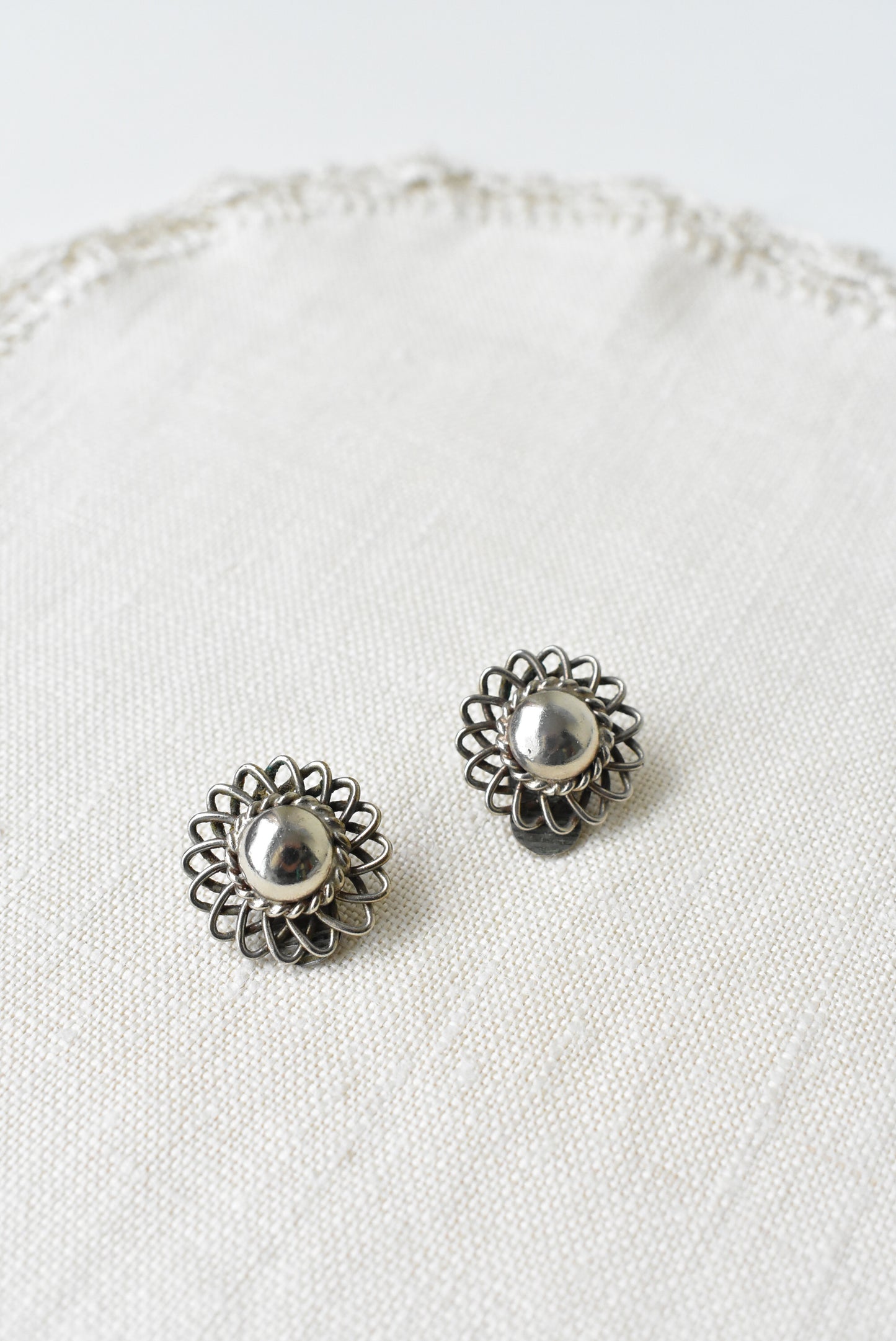 Grey wiry flower clip-on earrings