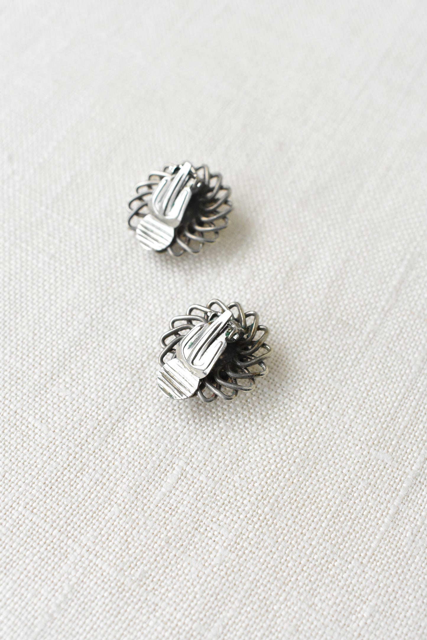 Grey wiry flower clip-on earrings