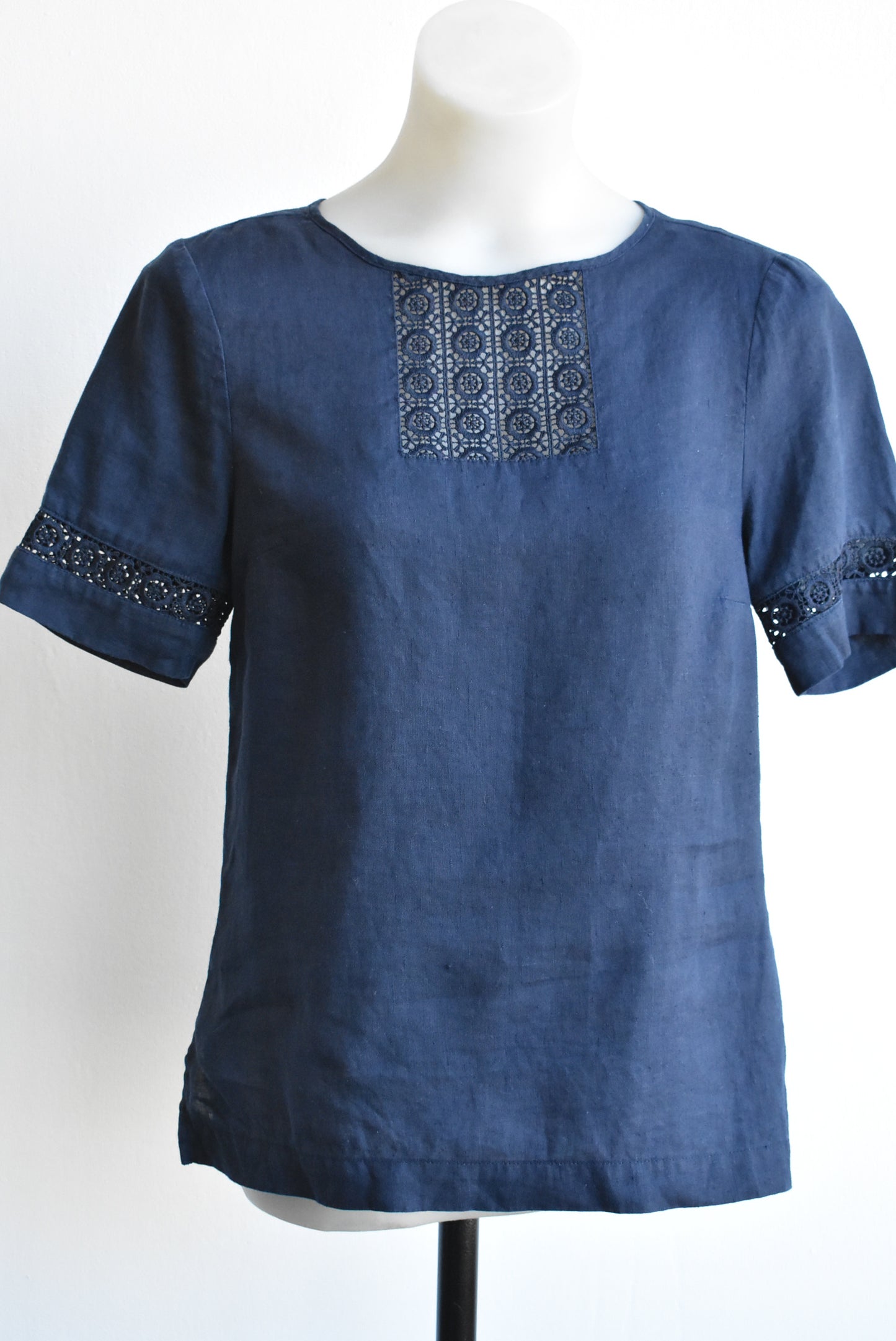 Jacqui E blue linen lace panel top, size 6