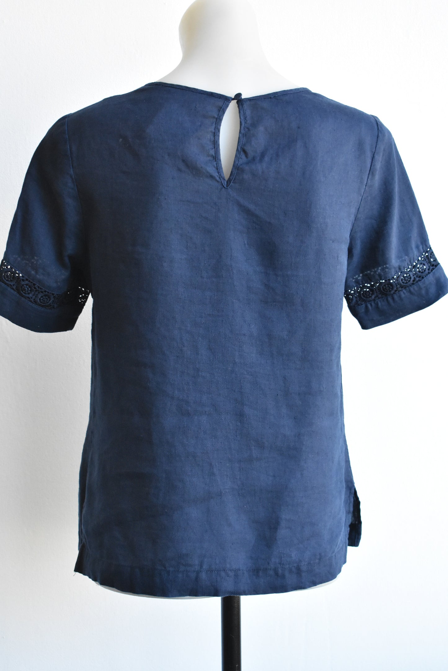 Jacqui E blue linen lace panel top, size 6
