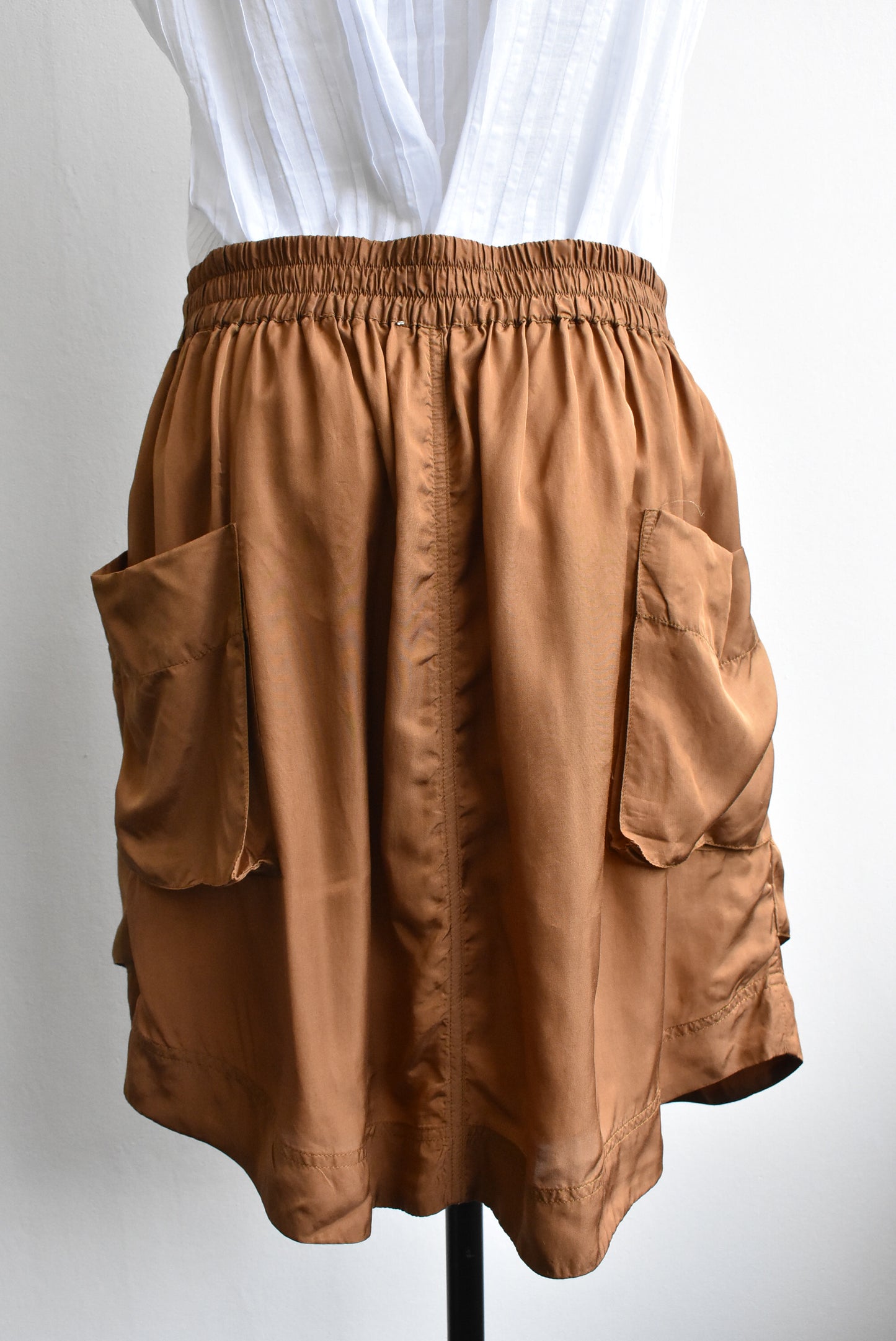 Lee Mathews 100% silk skirt, size S
