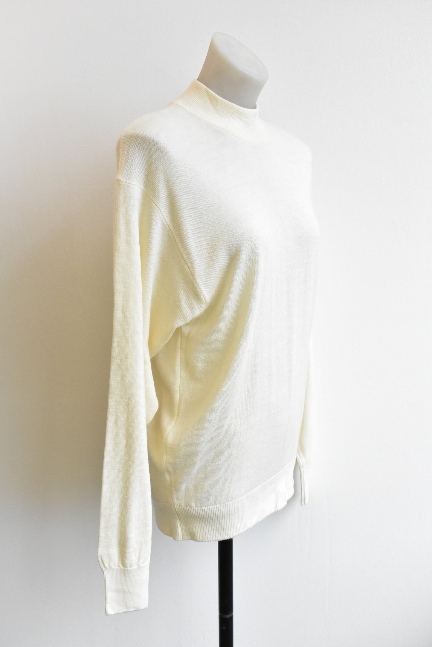 Ivory coloured sweater, size S-M
