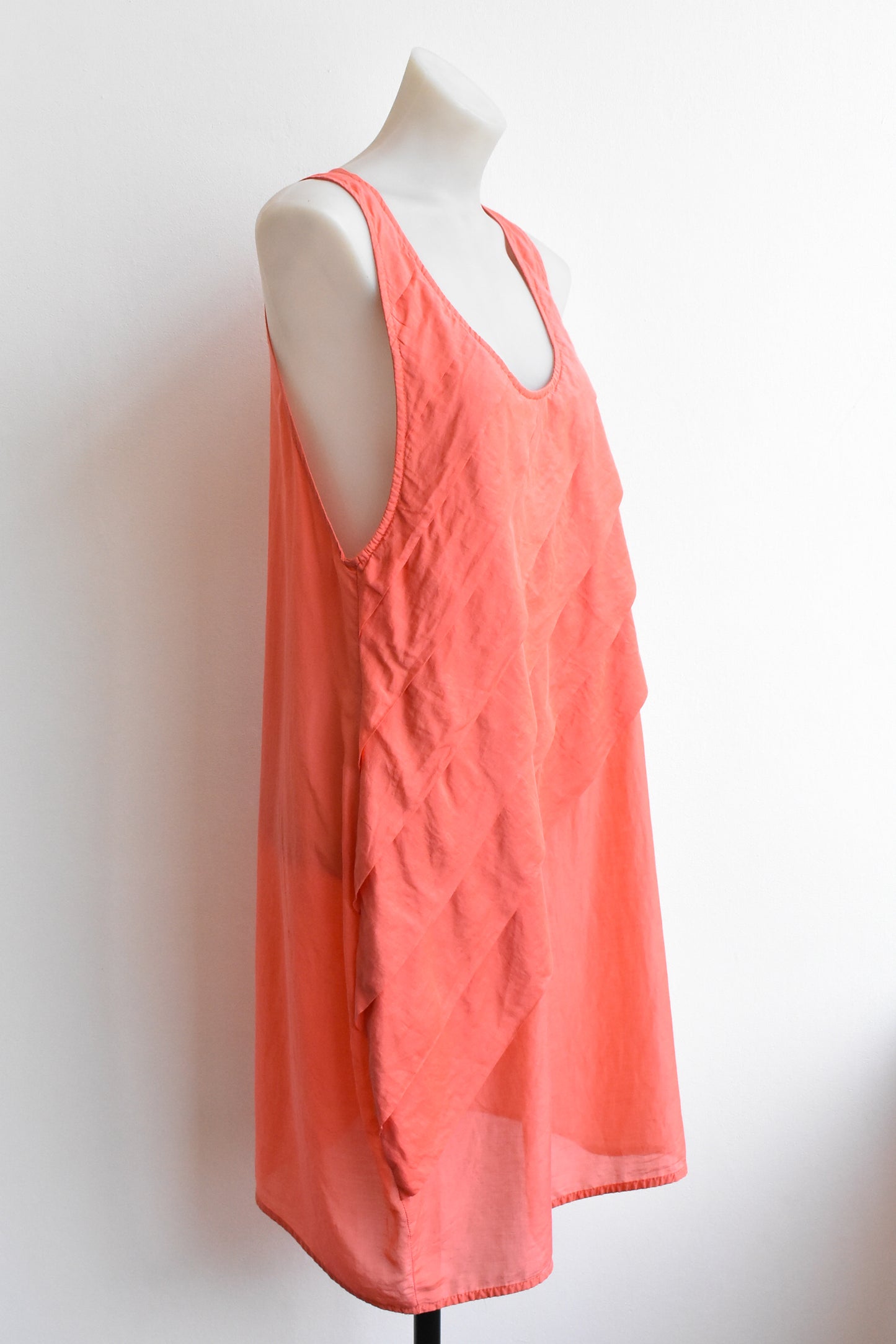 Hopetown coral silk sleeveless dress with front paneling. M